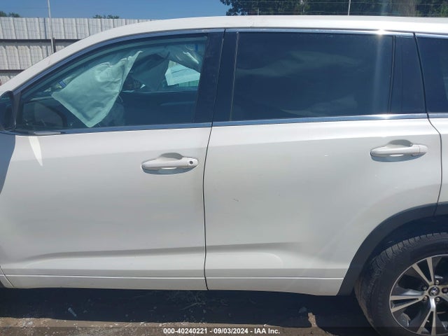 Toyota Highlander Le 2018 5TDZARFH3JS040495 Image 14