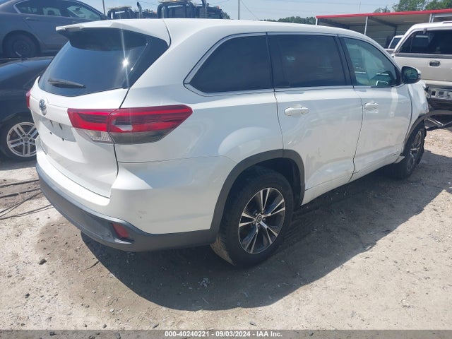 Toyota Highlander Le 2018 5TDZARFH3JS040495 Image 4