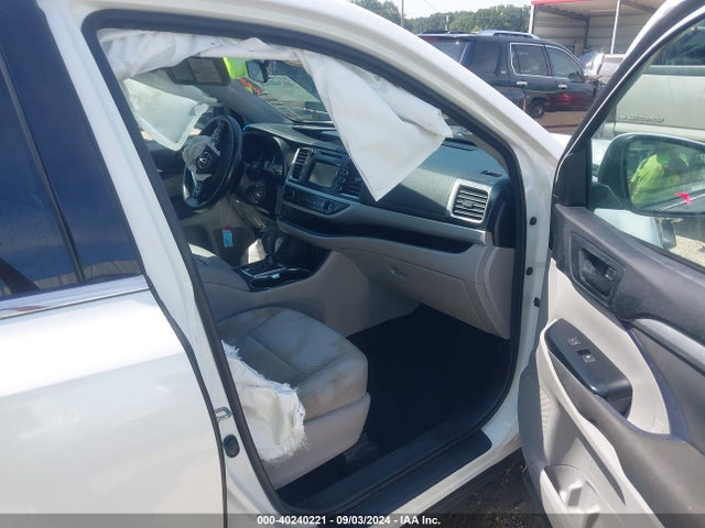 Toyota Highlander Le 2018 5TDZARFH3JS040495 Image 5