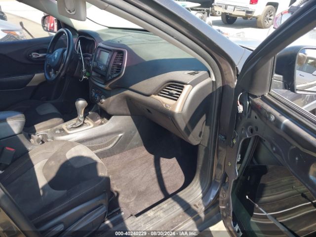 1C4PJLAB3HW661818 Jeep Cherokee Altitude Fwd