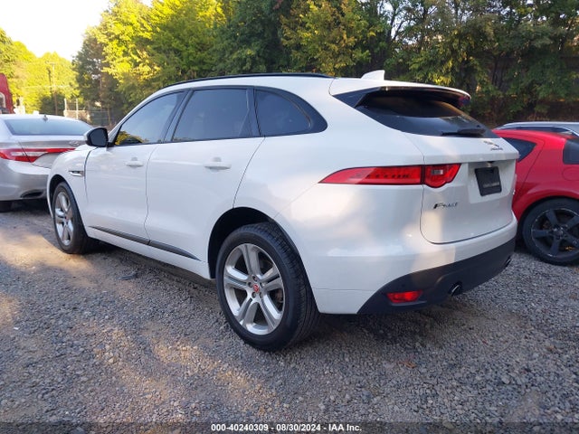 2018 JAGUAR F-PACE SADCL2FX4JA325044 Photo 2