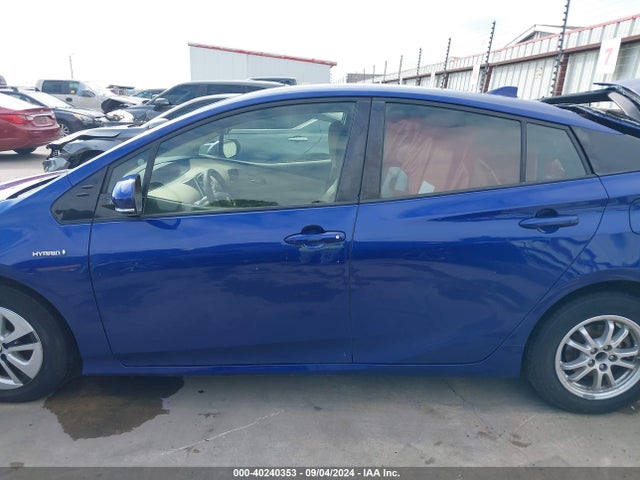 Toyota Prius Two 2018 JTDKBRFU0J3068736 Image 15