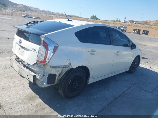 JTDKN3DU1E0389618 Toyota Prius Three