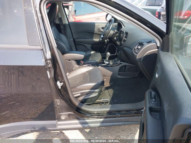 3C4NJDCB2KT827205 Jeep Compass Limited 4x4