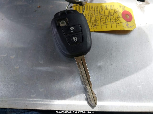 Toyota RAV4 LE 2016 JTMZFREV2GJ091176 Image 11