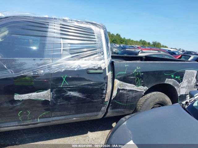 1C6RR7FT4HS767977 RAM 1500 Express Quad Cab 4x4 6'4 Box