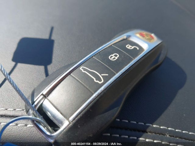 WP0AB2A75HL122403 Porsche Panamera 4s