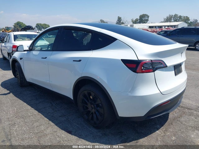 2023 TESLA MODEL Y 7SAYGDEEXPF801284 Photo 2