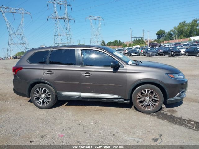 JA4AD2A33HZ035775 Mitsubishi Outlander Es