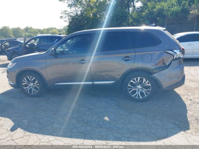 JA4AD2A33HZ035775 Mitsubishi Outlander Es