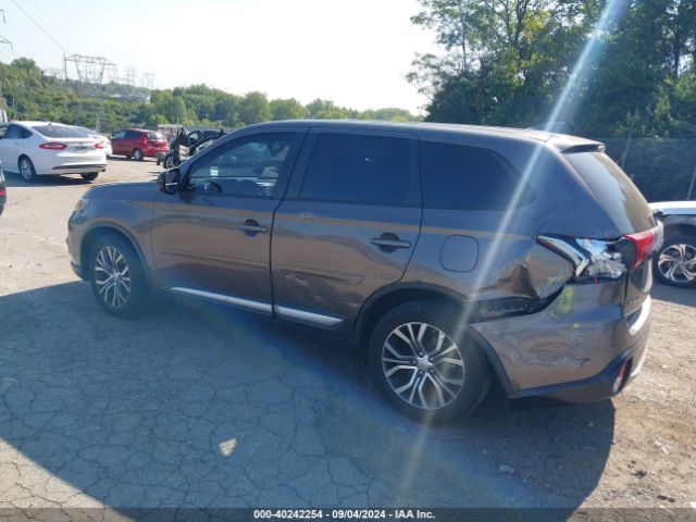 JA4AD2A33HZ035775 Mitsubishi Outlander Es
