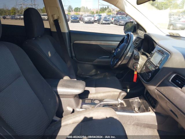 JA4AD2A33HZ035775 Mitsubishi Outlander Es