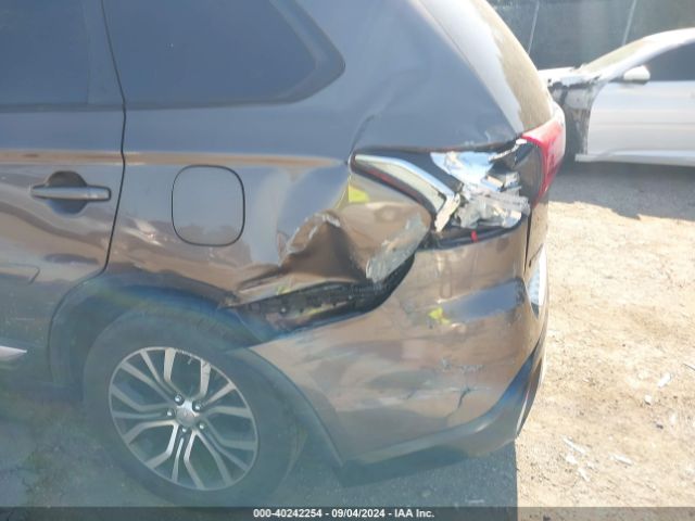 JA4AD2A33HZ035775 Mitsubishi Outlander Es