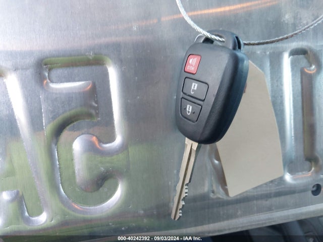 Toyota RAV4 LE 2018 2T3BFREV9JW739817 Image 11
