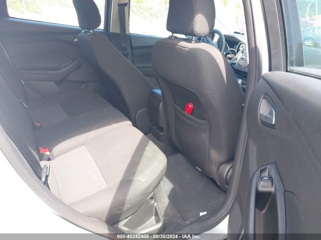 Ford FOCUS SE 2018 1FADP3K22JL212479 Image 8