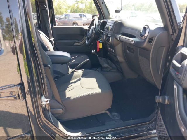 1C4BJWDG5FL766166 Jeep Wrangler Unlimited Sport