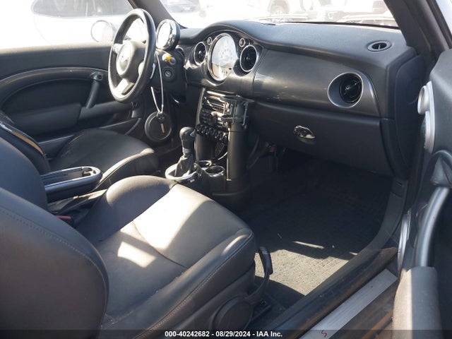 2007 MINI COOPER S WMWRH33507TL94906 Photo 4