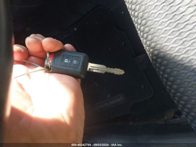 JA4AZ2A38HZ027009 Mitsubishi Outlander Es