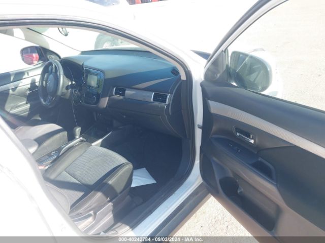 JA4AZ2A38HZ027009 Mitsubishi Outlander Es