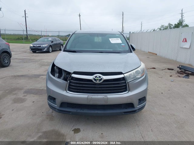 5TDZARFH6FS016358 Toyota Highlander Le