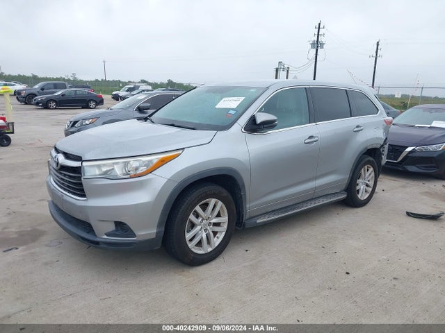 5TDZARFH6FS016358 Toyota Highlander Le