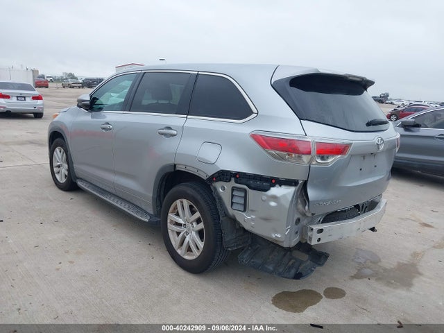 5TDZARFH6FS016358 Toyota Highlander Le