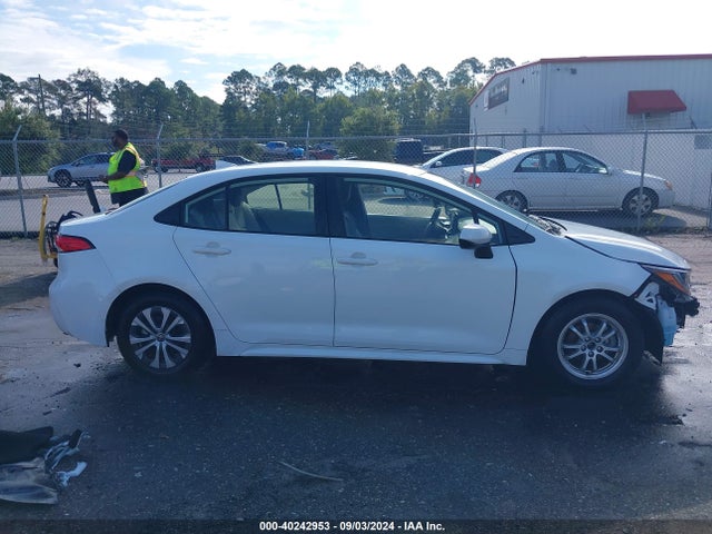 Toyota Corolla Hybrid Le 2022 JTDEAMDE9N3001041 Image 13