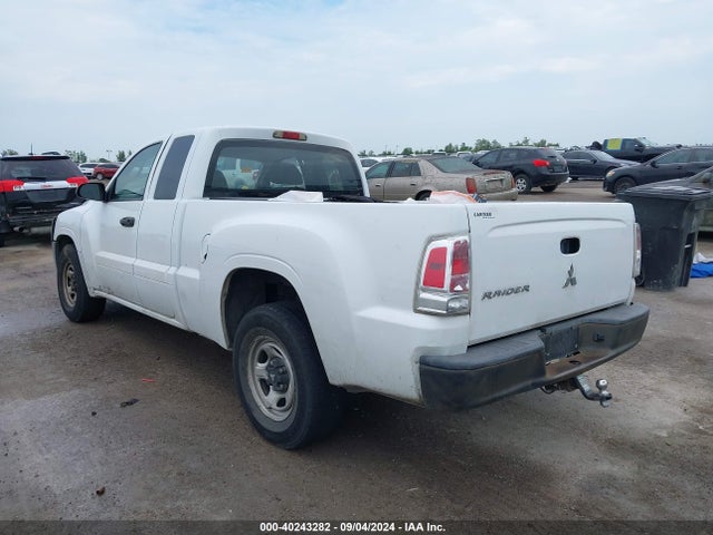 2008 MITSUBISHI RAIDER 1Z7HC22K08S572517 Photo 2