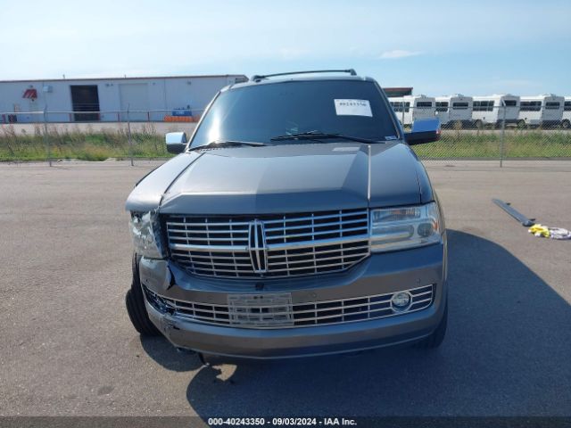 5LMJJ2J58EEL03957 Lincoln Navigator