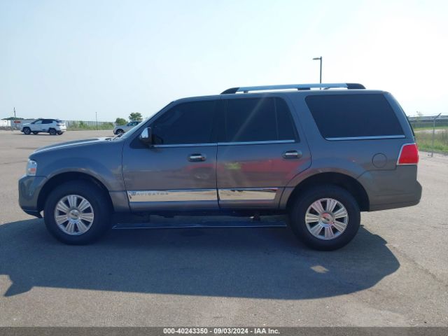5LMJJ2J58EEL03957 Lincoln Navigator