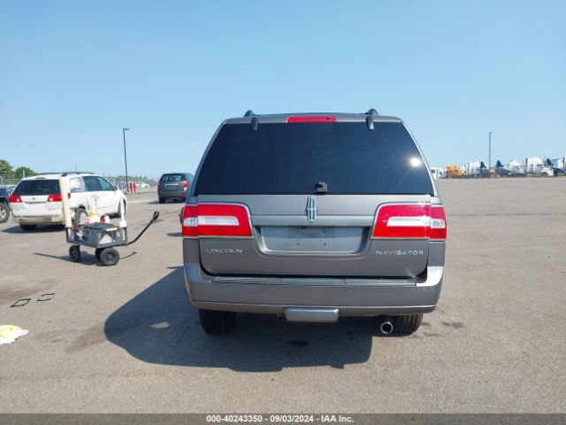 5LMJJ2J58EEL03957 Lincoln Navigator