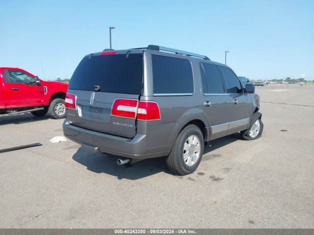 5LMJJ2J58EEL03957 Lincoln Navigator