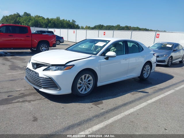 Toyota CAMRY LE 2022 4T1C11AK8NU708220 Image 2