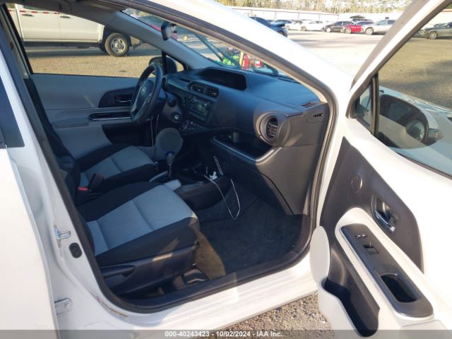 JTDKDTB35E1560314 Toyota Prius C Two