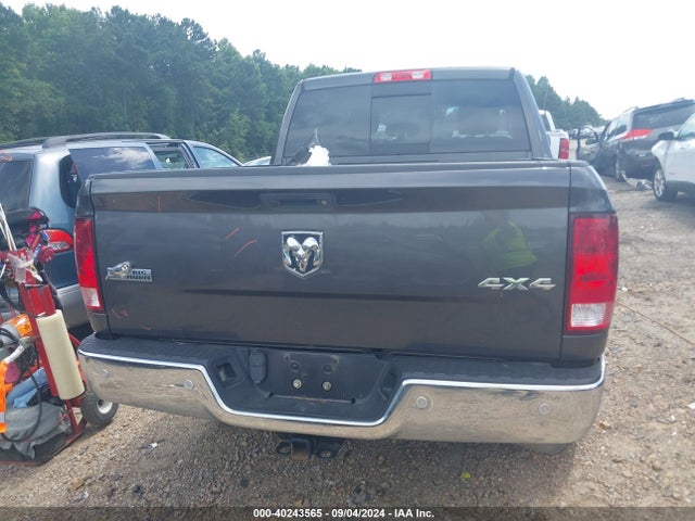 3C6RR7LG5JG251289 RAM 1500 Big Horn  4x4 5'7 Box
