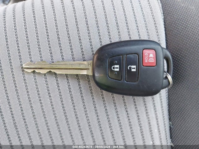 Toyota RAV4 LE 2014 JTMBFREV8ED084486 Image 11