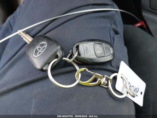 Toyota RAV4 LE 2015 2T3BFREV1FW331769 Image 11