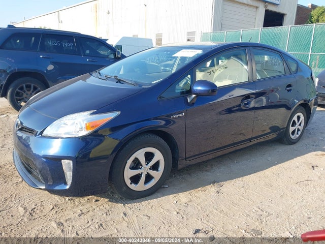 Toyota Prius Two 2015 JTDKN3DU4F1912013 Image 2