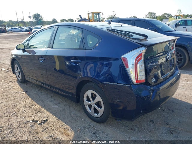Toyota Prius Two 2015 JTDKN3DU4F1912013 Image 3