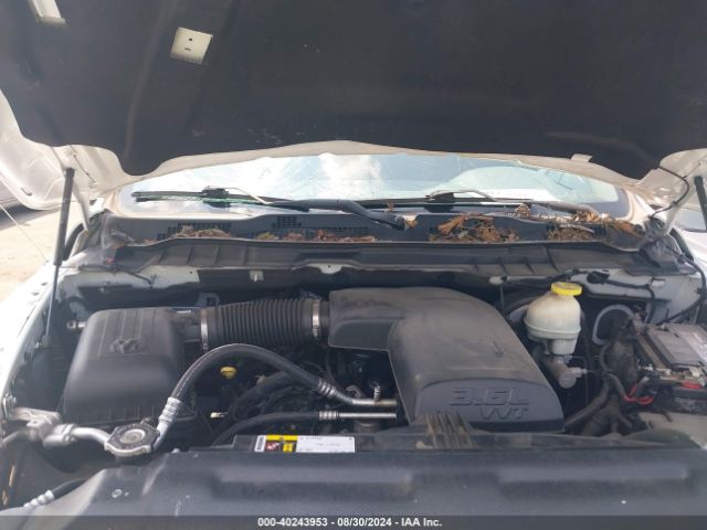 1C6RR7KG4HS717816 RAM 1500 Express  4x4 5'7 Box