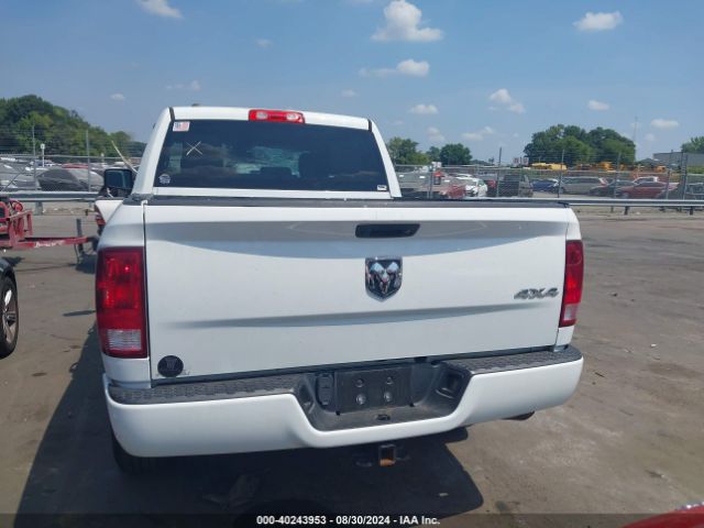 1C6RR7KG4HS717816 RAM 1500 Express  4x4 5'7 Box