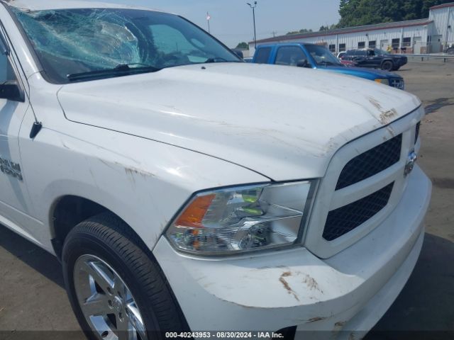 1C6RR7KG4HS717816 RAM 1500 Express  4x4 5'7 Box