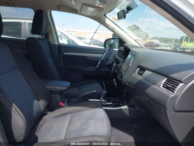 JA4AD3A35JZ036082 Mitsubishi Outlander Se
