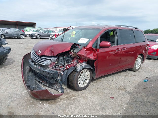 Toyota Sienna Xle 8 Passenger 2015 5TDYK3DCXFS620380 Image 2