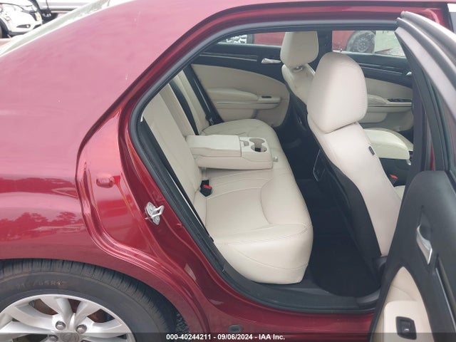 Chrysler 300 Anniversary Edition 2016 2C3CCAAG9GH220012 Image 8