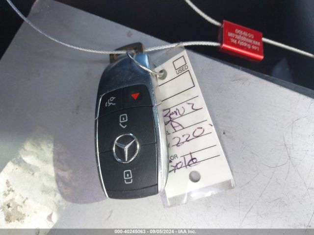 WDD3G4EBXKW033331 Mercedes-Benz A 220