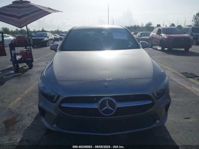 WDD3G4EBXKW033331 Mercedes-Benz A 220