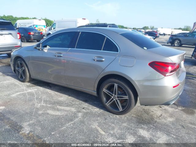 WDD3G4EBXKW033331 Mercedes-Benz A 220