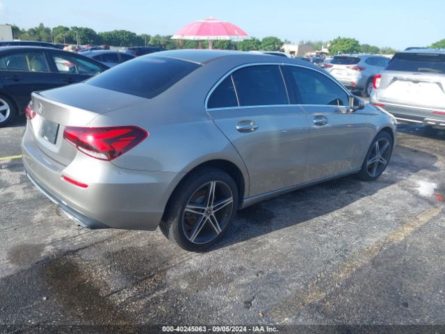 WDD3G4EBXKW033331 Mercedes-Benz A 220