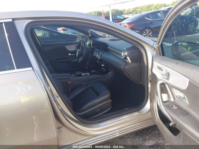 WDD3G4EBXKW033331 Mercedes-Benz A 220